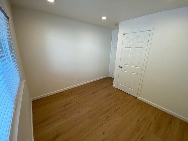 Building Photo - Renovated 3 Bed 1 Bath Home near Bradshaw and highway 50 in Rancho Cordova