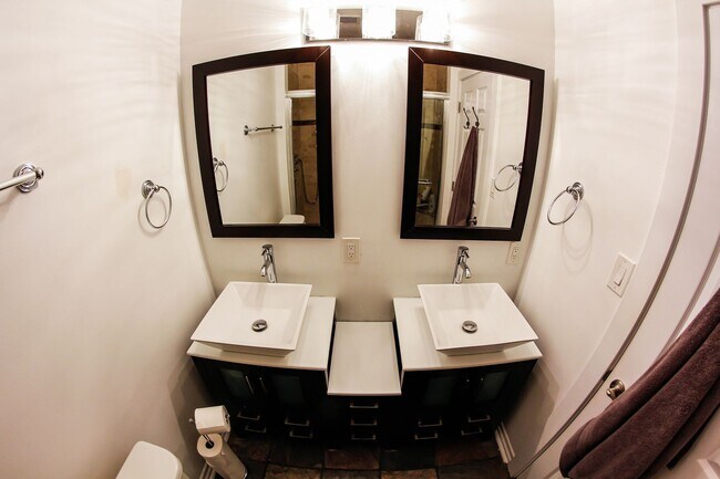 Building Photo - Charming 3 bedroom 2 bathroom in City Heights