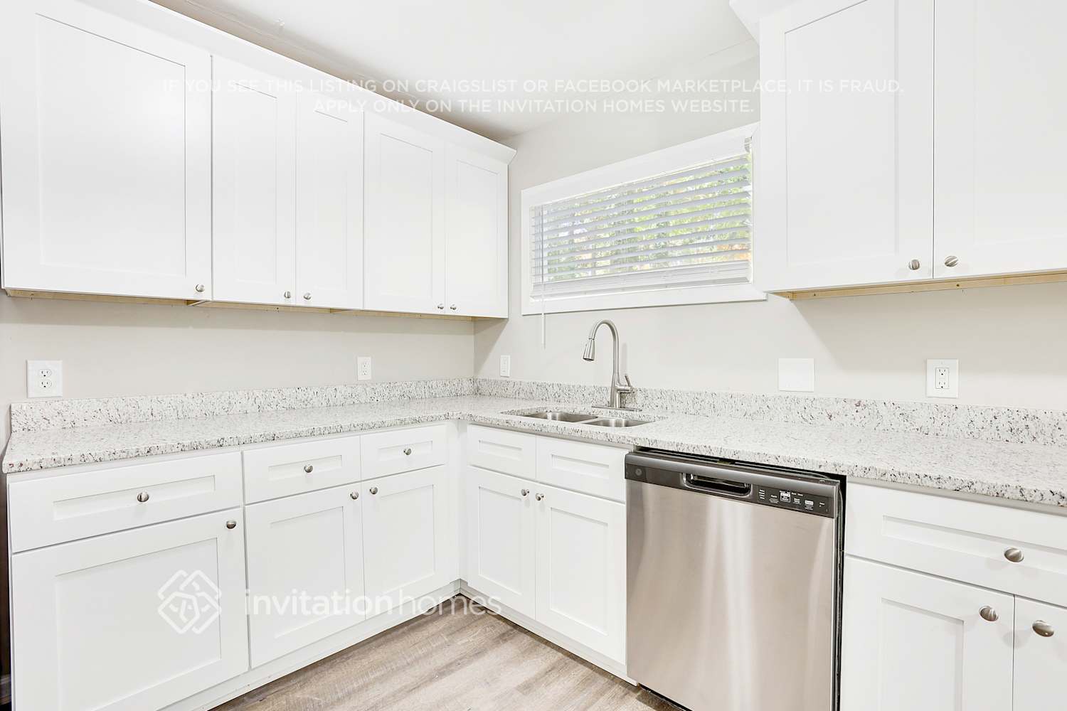 Building Photo - 3166 Robindale Rd