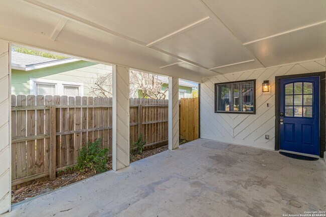Building Photo - 207 W Hermine Blvd