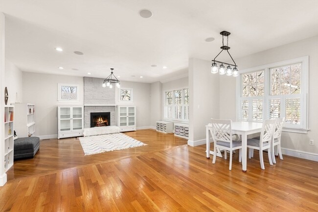 Building Photo - 11 Bobolink Rd