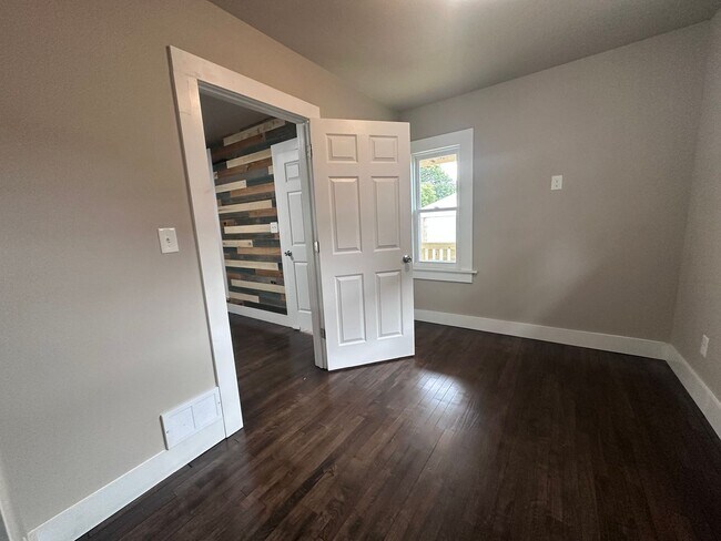 Building Photo - 3BR/2BA Rent to Own Home with Large Garage