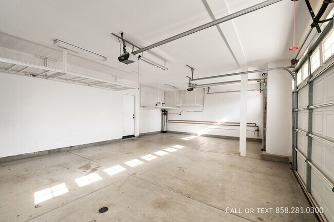 Building Photo - 1177 Parkview Dr