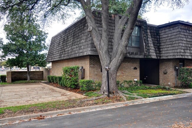 Building Photo - 3024 Hulen Ct