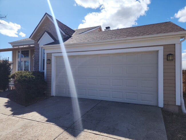 Building Photo - Beautiful 3 Bedroom Home In Great Neighborhood!