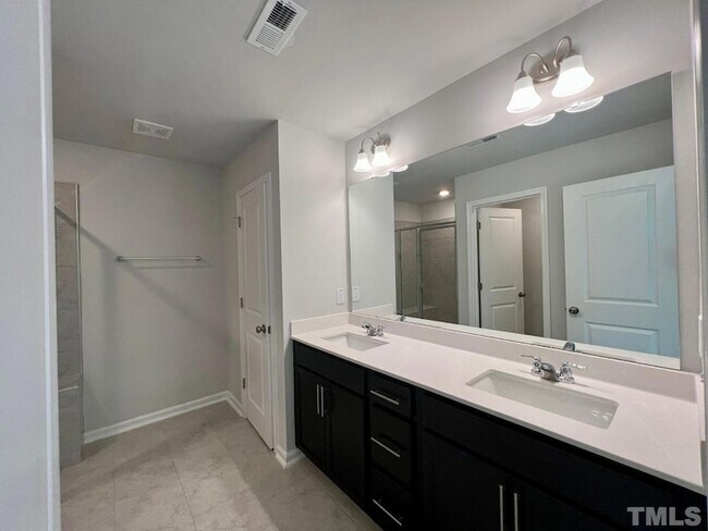 Building Photo - 212 Hiking Hl Ln