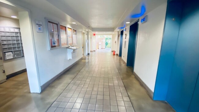 Building Photo - 2bd 2bath unit available now at Country Club Village 4!!