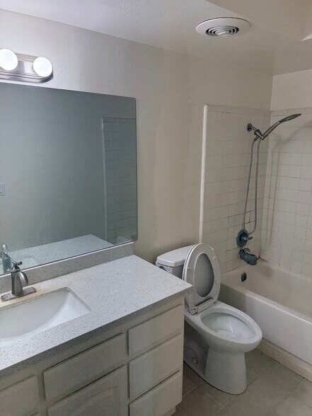 Building Photo - 13582 Arizona St