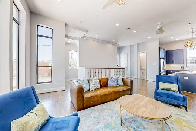 Building Photo - 1928 Oakdale St