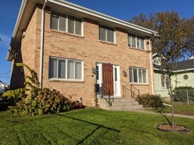 Building Photo - 1916 N 44th Ave