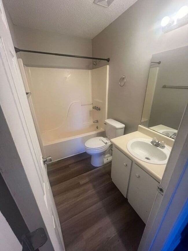 Building Photo - Spacious corner lot with a private backyard- Available 4/10!!