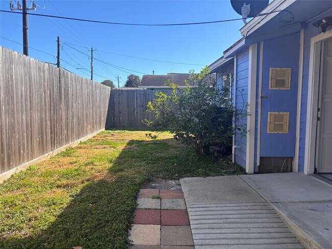 Building Photo - 1310 Harris Way