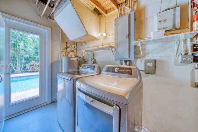 Building Photo - 1435 Blue Rd