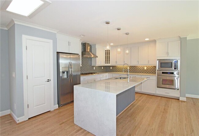 Building Photo - 1131 Milmar Dr NW