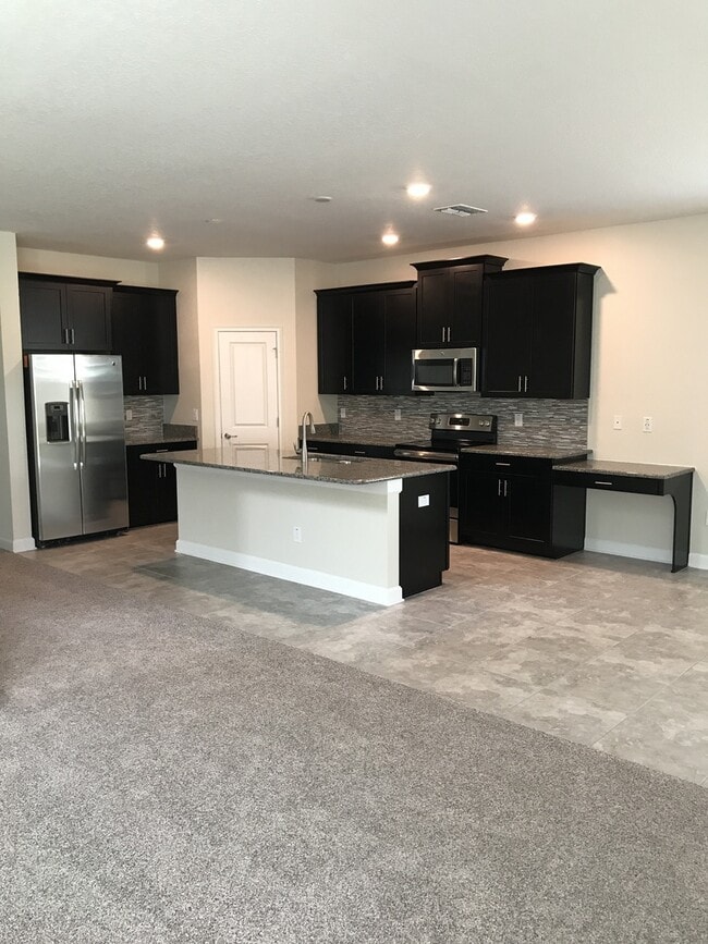 Building Photo - 5/3 Lake Nona/Moss park Home with FREE Lawncare, Internet, Cable and Phone