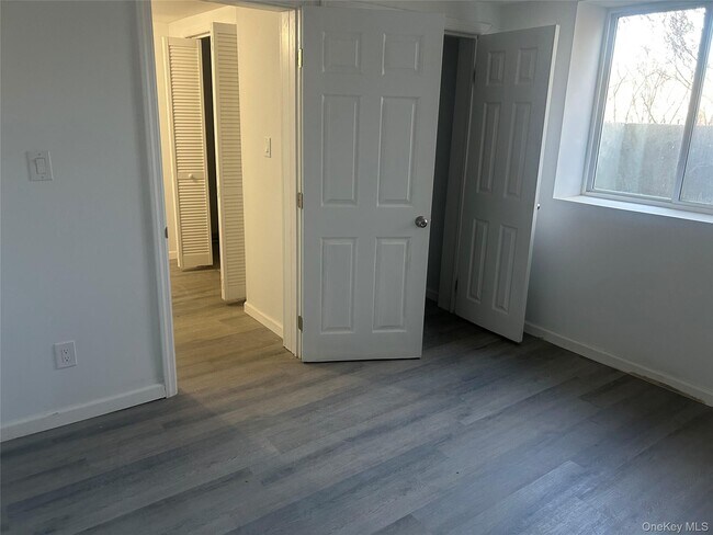 Building Photo - 15 Waldron Ave