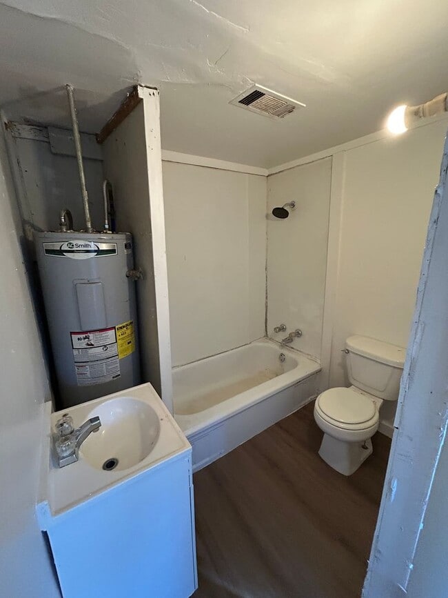 Building Photo - 1,000.00 MOVE-IN-SPECIAL