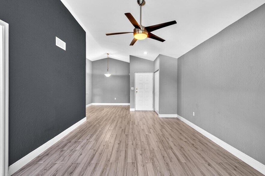 Building Photo - 2803 N Oakland Forest Dr