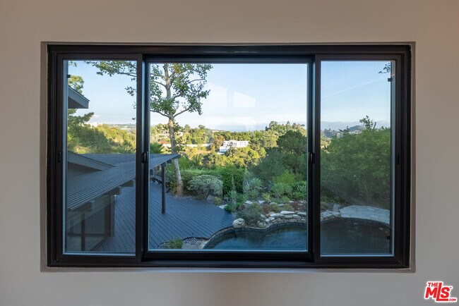 Building Photo - 13302 Mulholland Dr
