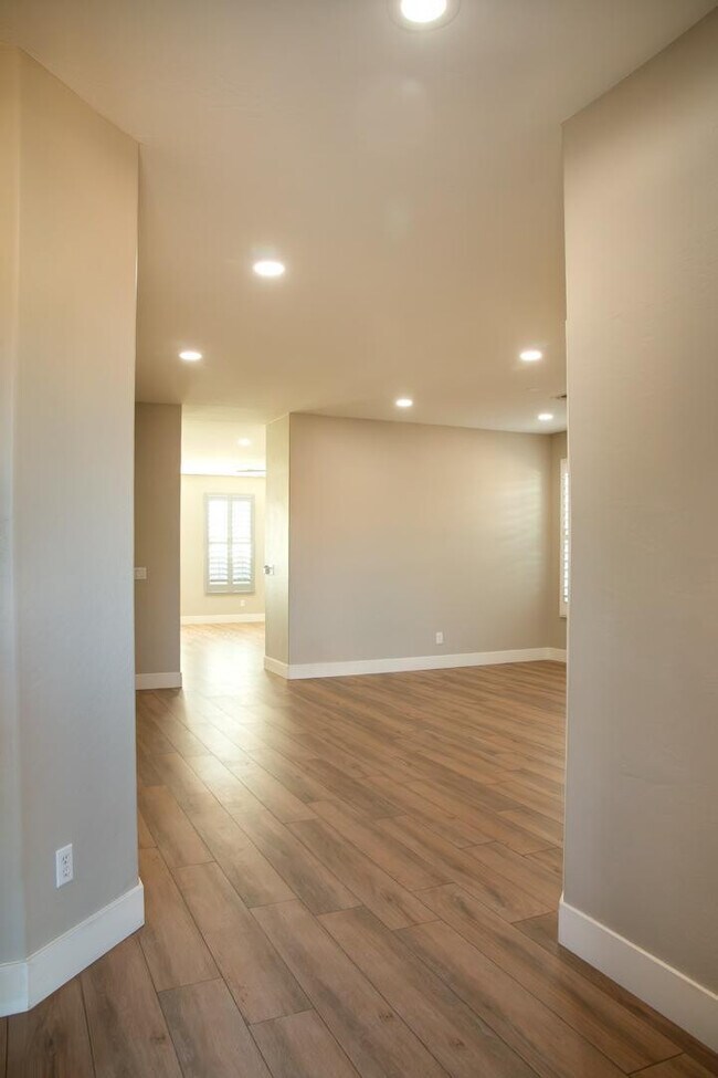 Building Photo - 1874 S 160th Ln