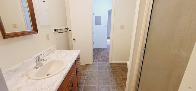 Building Photo - 11 Trails End Rd