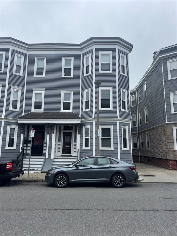 Building Photo - 883 E 4th St