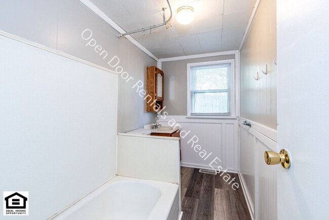 Building Photo - 2 bedroom home now available