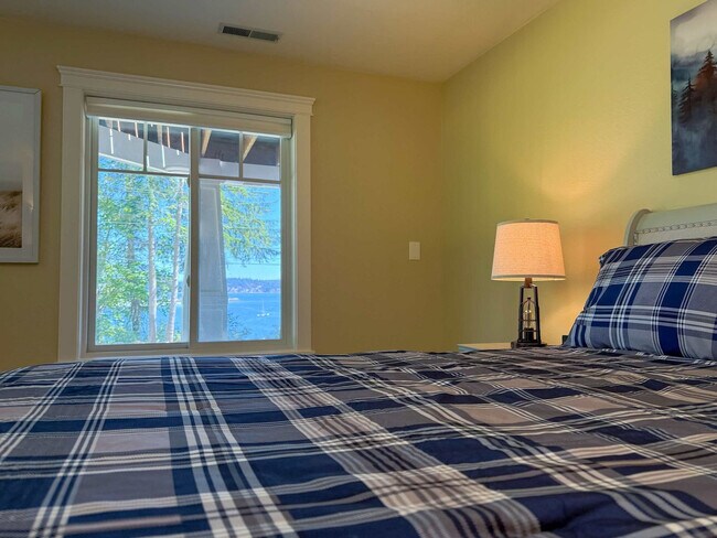 Building Photo - 3080 W Sequim Bay Rd