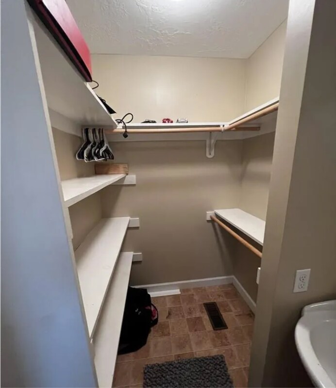 Building Photo - 225 Charger Ln