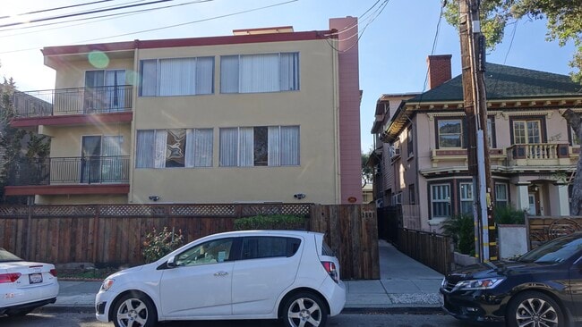Primary Photo - 2606 Benvenue Ave