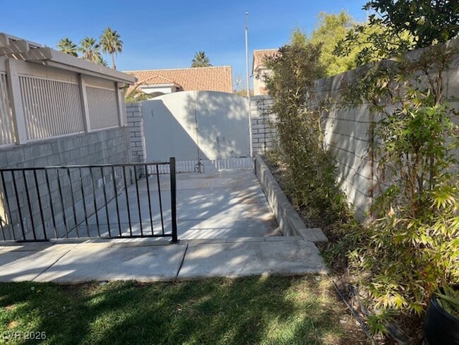 Building Photo - 16 Oak Hollow Ct