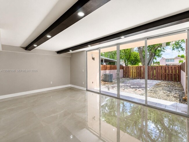 Building Photo - 14124 SW Kendale Lakes Cir