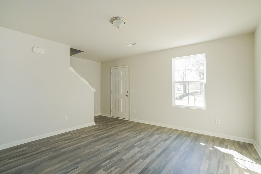 Building Photo - 2174 Bayside St SW