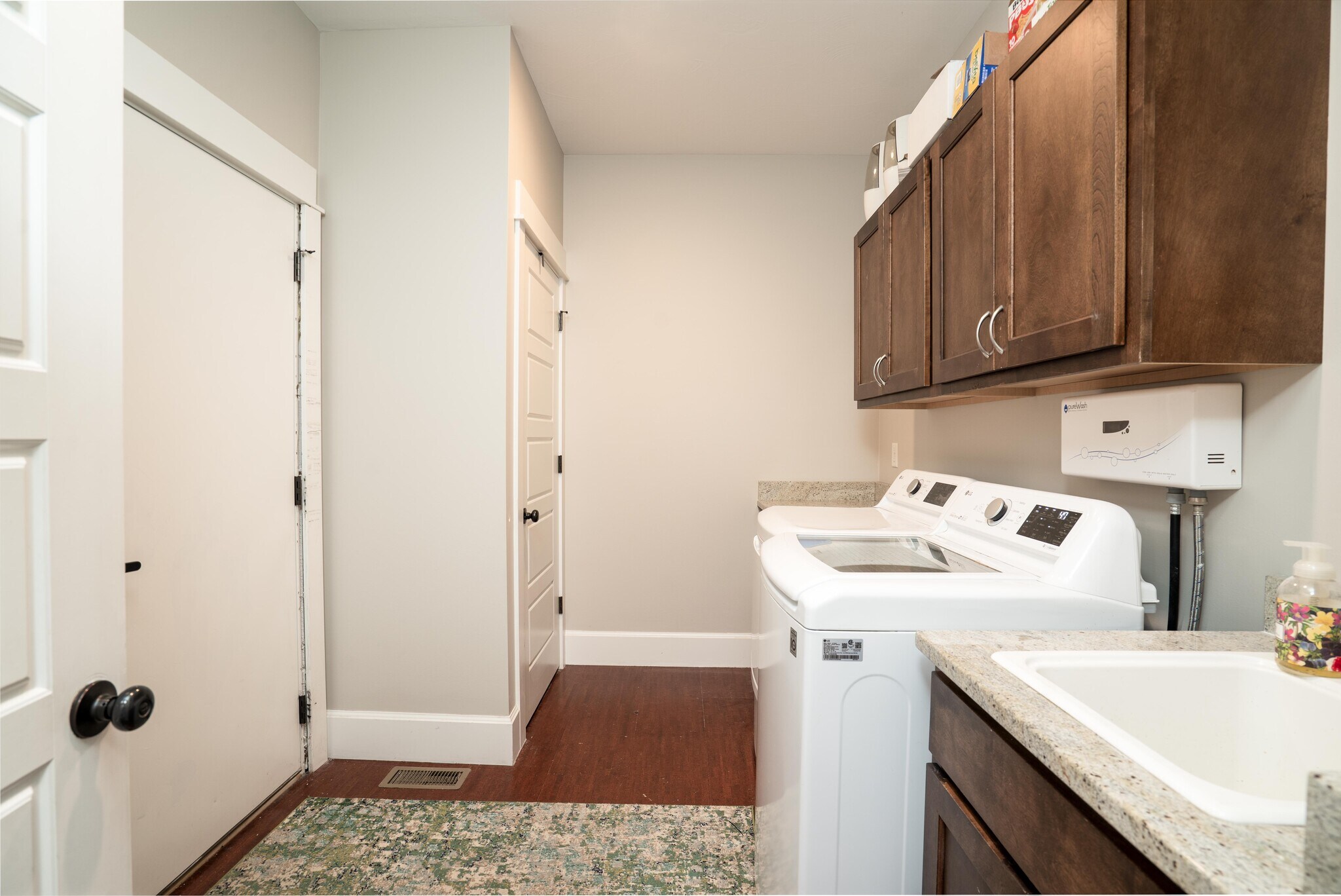 Laundry - 2421 Lasso Ave