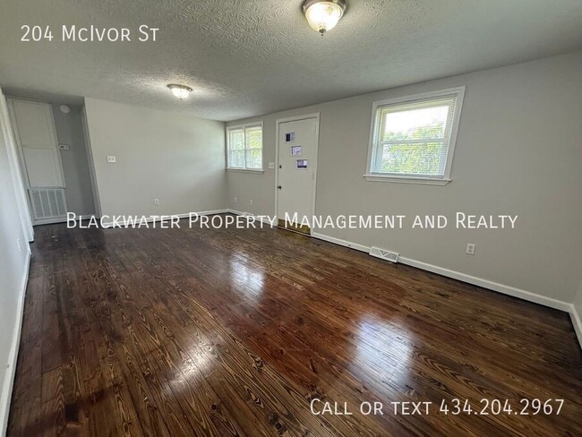 Building Photo - 204 McIvor St