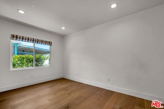Building Photo - 5318 Bellaire Ave
