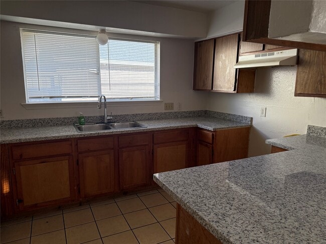 Building Photo - 2114 W Greens Rd