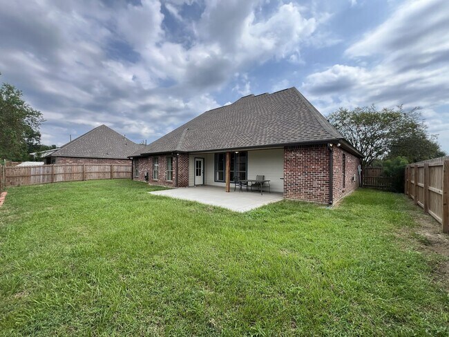 Building Photo - 7335 Oak View Dr.