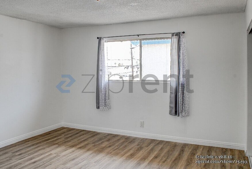 Building Photo - Unit 8