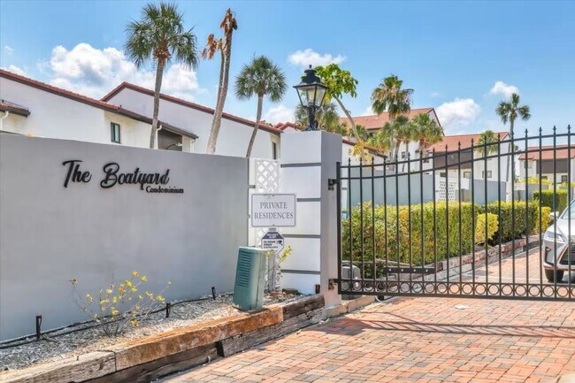 Building Photo - SEASONAL 2/2 coastal-inspired luxury condo with bay view, and boat slip