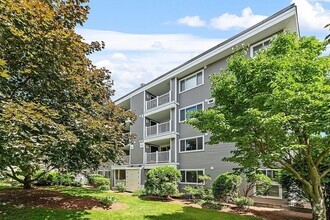 Building Photo - 255 North Rd