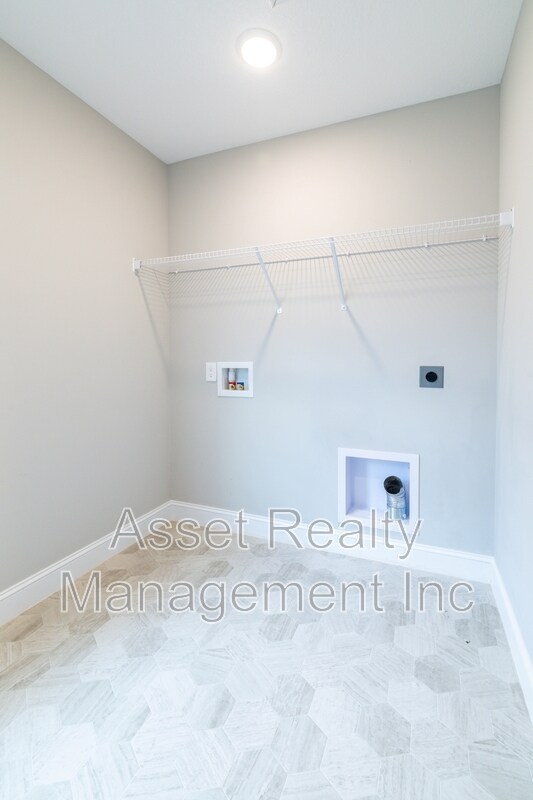 Building Photo - 7703 Honey Oaks Rd