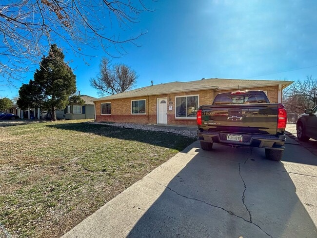 Building Photo - Huge Backyard!