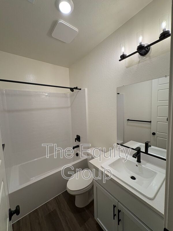 Building Photo - 2231 N Julieann St