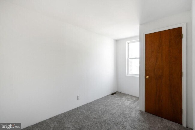Building Photo - 613 N Scott St
