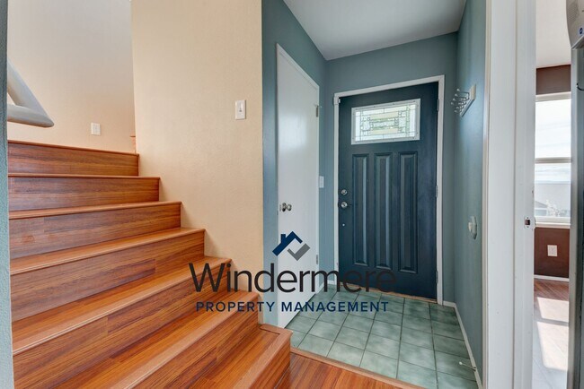 Building Photo - 3 Bedroom 2 Bath + Bonus Room Home with Stunning Water Views in Admirals Cove