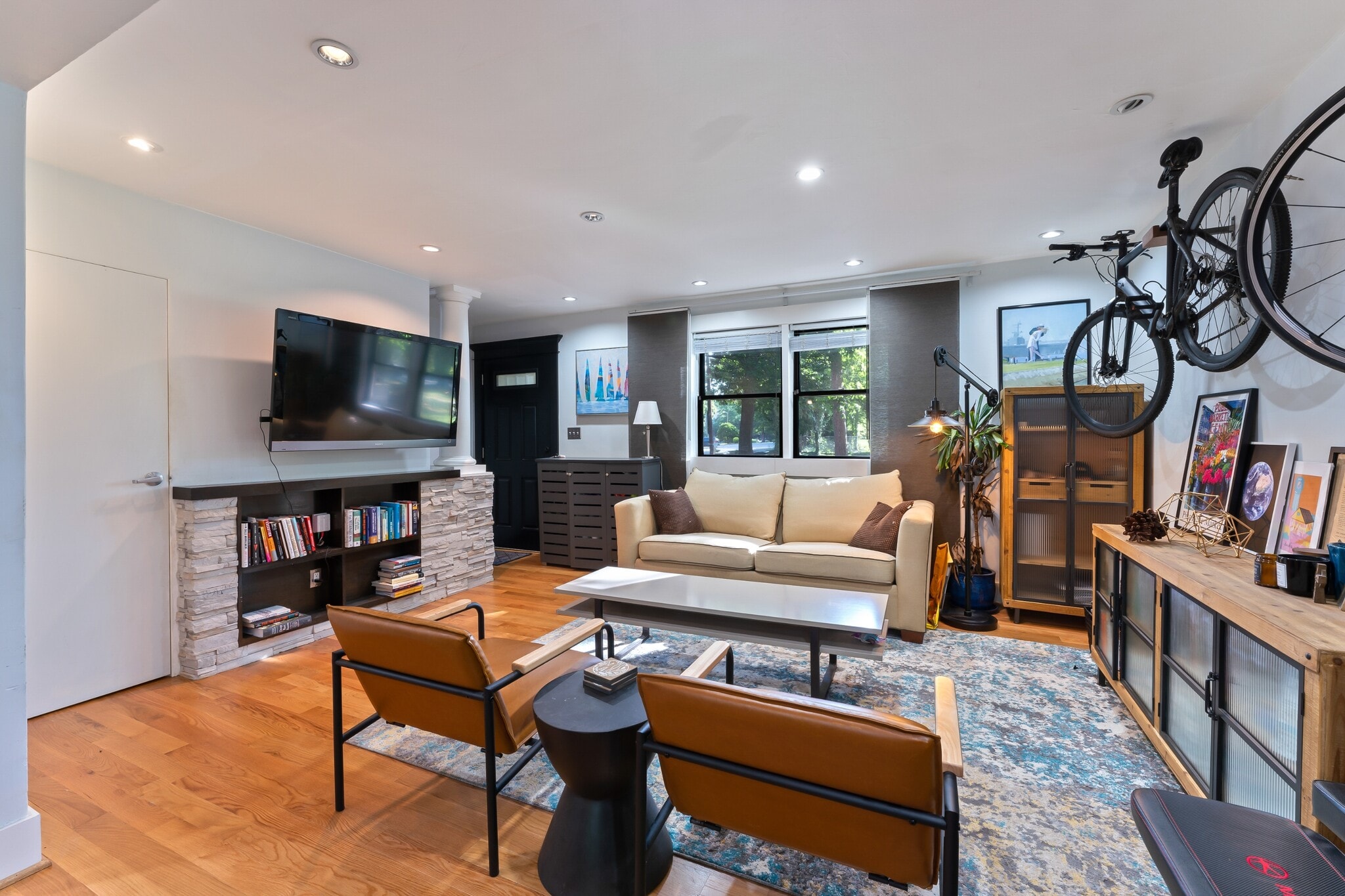 Building Photo - 929 St Marys St