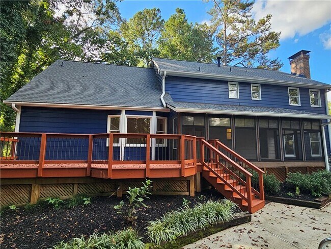 Building Photo - 3228 Turtle Lake Dr SE