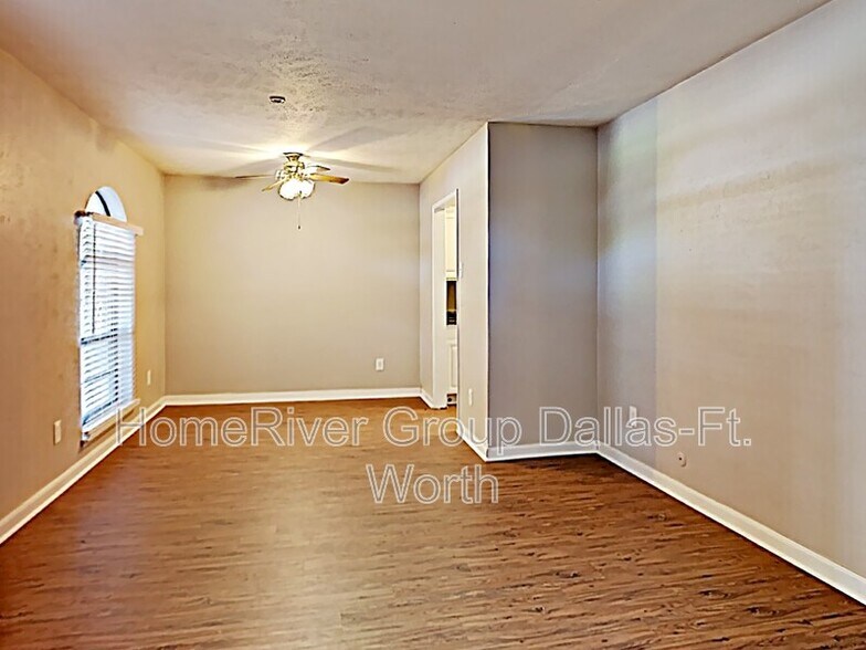 Building Photo - 5117 Bartlett Dr
