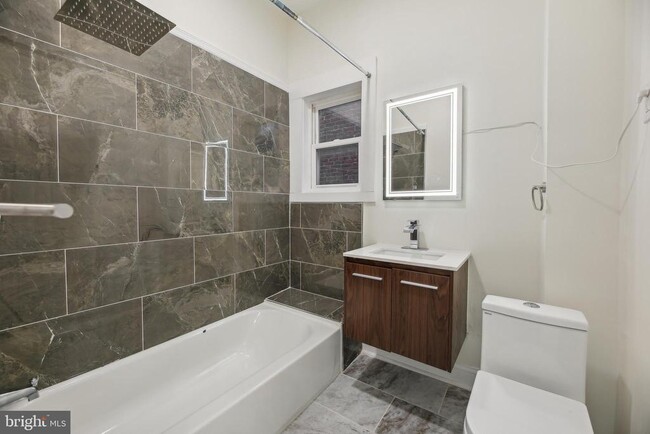 Building Photo - 3041 Belmont Ave